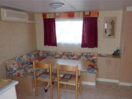 Camping Pas Cher vous présente avec son site Officiel campingpascher.fr, le Camping Paradis Domaine Oyat classé 4 étoiles, situé sur la commune de Le Fenouiller dans le département Vendée (Pays De La Loire) en France. Le camping Paradis Domaine Oyat, vous présente un hébergement de type mobil-home de 27 m² et télévision. Le camping Paradis Domaine Oyat vous propose du sam. 04 avril au sam. 11 avril 2026, en promotion à -11% pour 7 nuits à 169 € au lieu de 190,0 € soit une Économie de 21 €. Cette location propose 60 dates différentes pour réserver votre séjour. Découvrez également les 12 autres gammes d'hébergements du camping. Les Avis clients pour le Camping Paradis Domaine Oyat sont excellents avec une note moyenne de 8 sur 10. Piscine chauffée, Piscine couverte, Animations familiales, Club enfants, Aire de jeux enfants, Baby-foot, Canoë-kayak, Centre équestre, Court de tennis, Flipper, Golf, Ping-pong, Piscine, Pétanque, Salle de jeux vidéo, Structure gonflable enfants, Terrain de beach-volley, Bar, Dépôt de pain, Snack/Bar, Épicerie,... En savoir plus : cliquez-ICI.