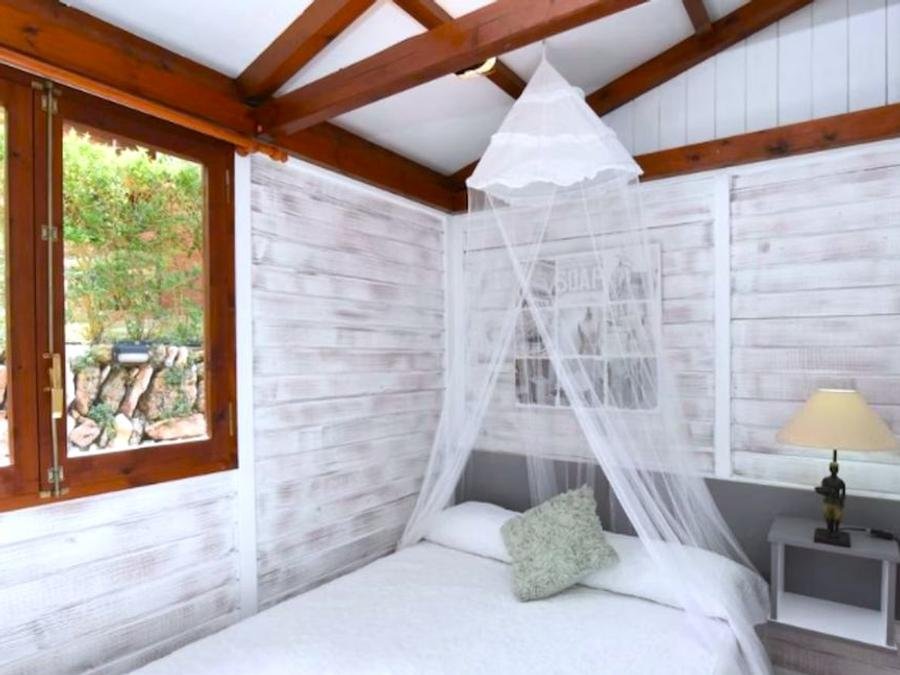 Camping Pas Cher vous présente avec son site Officiel campingpascher.fr, le Camping Caledonia classé 4 étoiles, situé sur la commune de Tarragona dans le département Tarragone (Catalogne) en Espagne. Le camping Caledonia vous propose un hébergement de type bungalow avec climatisation (télévision). L'établissement vous propose 13 autres types d'hébergements. Découvrez tous nos séjours à petits prix dans la commune et aux alentours de Tarragona du département : Tarragone (Catalogne). Mer, Piscine extérieure, Animations familiales, Aire de jeux enfants, Cyclisme, Ping-pong, Terrain multisports, Supermarché,... En savoir plus : cliquez-ICI.