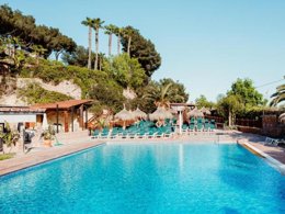 Camping Pas Cher vous présente avec son site Officiel campingpascher.fr, le Camping Caledonia classé 4 étoiles, situé sur la commune de Tarragona dans le département Tarragone (Catalogne) en Espagne. Le camping Caledonia vous propose un hébergement de type bungalow de 37 m² avec climatisation (télévision). L'établissement vous propose 13 autres types d'hébergements. Découvrez tous nos séjours à petits prix dans la commune et aux alentours de Tarragona du département : Tarragone (Catalogne). Mer, Piscine extérieure, Animations familiales, Aire de jeux enfants, Cyclisme, Ping-pong, Terrain multisports, Supermarché,... En savoir plus : cliquez-ICI.