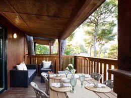 Camping Pas Cher vous présente avec son site Officiel campingpascher.fr, le Camping Caledonia classé 4 étoiles, situé sur la commune de Tarragona dans le département Tarragone (Catalogne) en Espagne. Le camping Caledonia vous propose un hébergement de type mobil-home de 31 m² avec climatisation (télévision). L'établissement vous propose 13 autres types d'hébergements. Découvrez tous nos séjours à petits prix dans la commune et aux alentours de Tarragona du département : Tarragone (Catalogne). Mer, Piscine extérieure, Animations familiales, Aire de jeux enfants, Cyclisme, Ping-pong, Terrain multisports, Supermarché,... En savoir plus : cliquez-ICI.