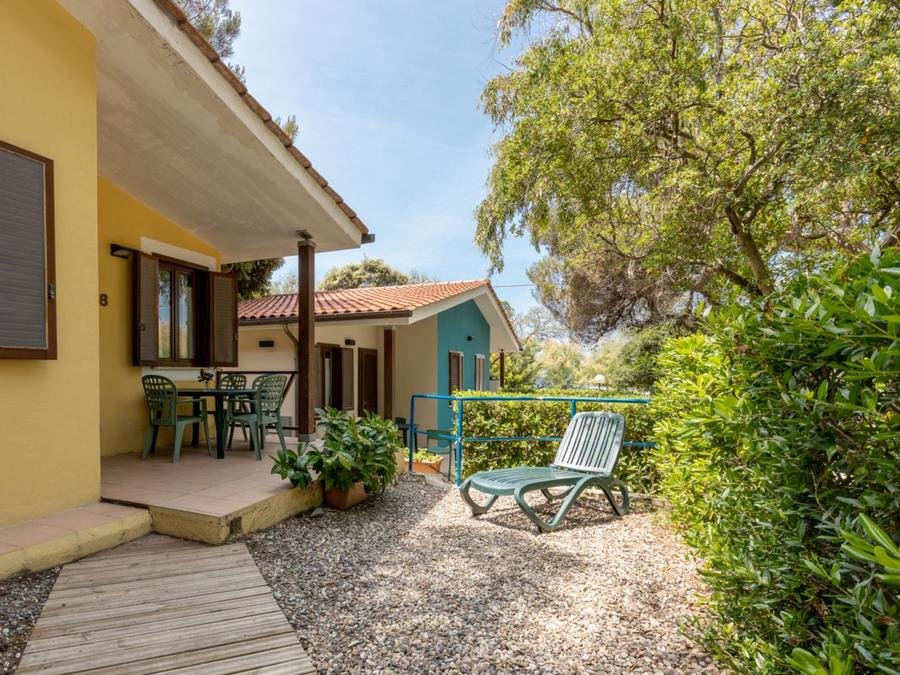 Camping Pas Cher vous présente avec son site Officiel campingpascher.fr, le Camping Miramare Village classé 3 étoiles, situé sur la commune de Livourne dans le département Livourne (Toscane) en Italie. Le camping Miramare Village vous propose un hébergement de type bungalow de 23 m² pour 2 personnes avec climatisation (télévision). Cet hébergement propose plus de 148 dates différentes pour réserver ! Pour dévouvrir la période la moins chère, consultez la rubrique 'Tarifs' et sélectionnez votre mois de départ. L'établissement vous propose 5 autres types d'hébergements. Découvrez tous nos séjours à petits prix dans la commune et aux alentours de Livourne du département : Livourne (Toscane). Les Avis clients pour le Camping Miramare Village sont excellents avec une note moyenne de 8 sur 10. Mer, Piscine extérieure, Club enfants, Aire de jeux enfants, Centre équestre, Cyclisme, Golf, Ping-pong, Plongée, Surf, Terrain de football, Voile, kiteSurf, Bar, Restaurant, Épicerie,... En savoir plus : cliquez-ICI.