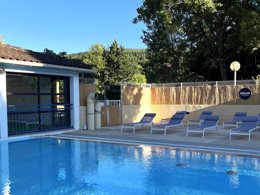 Camping Pas Cher vous présente avec son site Officiel campingpascher.fr, le Camping Ushuaïa Villages - Le Village Des Sources classé 3 étoiles, situé sur la commune de Avene dans le département Hérault (Languedoc Roussillon) en France. Le camping Ushuaïa Villages - Le Village Des Sources, vous présente un hébergement de type mobil-home. Le camping Ushuaïa Villages - Le Village Des Sources vous propose du sam. 19 septembre au sam. 26 septembre 2026 pour 7 nuits à 304€. Cette location propose 102 dates différentes pour réserver votre séjour. Découvrez également les 1 autres gammes d'hébergements du camping. Les Avis clients pour le Camping Ushuaïa Villages - Le Village Des Sources sont excellents avec une note moyenne de 8 sur 10. Piscine extérieure, Aire de jeux enfants, Cyclisme, Ping-pong, Pétanque, Randonnée, Terrain de football, Terrain de volley-ball, Bar,... En savoir plus : cliquez-ICI.