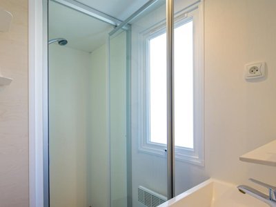 Cliquez pour découvrir toutes les photos de l'HÉBERGEMENT ! mobil-home - La Pinède photo 3
