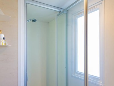 Cliquez pour découvrir toutes les photos de l'HÉBERGEMENT ! mobil-home - La Pinède photo 4