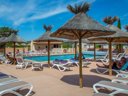 Camping Pas Cher vous présente avec son site Officiel campingpascher.fr, le Camping La Pinède classé 4 étoiles, situé sur la commune de Greoux Les Bains dans le département Alpes-de-haute-provence (Provence Alpes Côte D'azur) en France. Le camping La Pinède vous propose un hébergement de type chalet de 25 m² pour 5 personnes avec climatisation (télévision). L'établissement vous propose 8 autres types d'hébergements. Découvrez tous nos séjours à petits prix dans la commune et aux alentours de Greoux Les Bains du département : Alpes-de-haute-provence (Provence Alpes Côte D'azur). Les Avis clients pour le Camping La Pinède sont excellents avec une note moyenne de 8 sur 10. Piscine chauffée, Piscine extérieure, Animation enfants, Animations familiales, Aire de jeux enfants, Baby-foot, Canoë-kayak, Canyoning, Centre équestre, Location de bateaux, Paddle, Ping-pong, Pétanque, Randonnée, Structure gonflable enfants, Bar, Dépôt de pain, Pizzeria, Plats à emporter, Supermarché, Épicerie,... En savoir plus : cliquez-ICI.