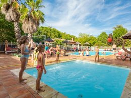 Camping Pas Cher vous présente avec son site Officiel campingpascher.fr, le Camping Le Moulin De Sainte-Anne classé 4 étoiles, situé sur la commune de Villegly dans le département Aude (Languedoc Roussillon) en France. Le camping Le Moulin De Sainte-Anne, vous présente un hébergement de type tente en toile et bois de 16 m². Le camping Le Moulin De Sainte-Anne vous propose du lundi 22 juin au lundi 29 juin 2026 pour 7 nuits à 322€. Cette location propose 84 dates différentes pour réserver votre séjour. Découvrez également les 7 autres gammes d'hébergements du camping. Les Avis clients pour le Camping Le Moulin De Sainte-Anne sont excellents avec une note moyenne de 8 sur 10. Piscine chauffée, Piscine extérieure, Animations familiales, Aire de jeux enfants, Baby-foot, Court de tennis, Cyclisme, Piscine, Pétanque, Randonnée, Salle de jeux vidéo, Terrain multisports, Trampoline, Dépôt de pain, Pizzeria, Plats à emporter,... En savoir plus : cliquez-ICI.