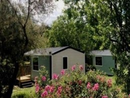 Camping Pas Cher vous présente avec son site Officiel campingpascher.fr, le Camping Sites Et Paysages - Le Moulin De Sainte-Anne classé 4 étoiles, situé sur la commune de Villegly dans le département Aude (Languedoc Roussillon) en France. Le camping Sites Et Paysages - Le Moulin De Sainte-Anne, vous présente un hébergement de type mobil-home de 31 m² avec climatisation. Le camping Sites Et Paysages - Le Moulin De Sainte-Anne vous propose du mercredi 01 juillet au mercredi 08 juillet 2026, en promotion à -10% pour 7 nuits à 437,40 € au lieu de 486,0 € soit une Économie de 48,60 €. Cette location propose 122 dates différentes pour réserver votre séjour. Découvrez également les 3 autres gammes d'hébergements du camping. Les Avis clients pour le Camping Sites Et Paysages - Le Moulin De Sainte-Anne sont excellents avec une note moyenne de 8 sur 10. Piscine chauffée, Piscine extérieure, Animations familiales, Aire de jeux enfants, Baby-foot, Court de tennis, Cyclisme, Piscine, Pétanque, Randonnée, Salle de jeux vidéo, Terrain multisports, Trampoline, Dépôt de pain, Pizzeria, Plats à emporter,... En savoir plus : cliquez-ICI.