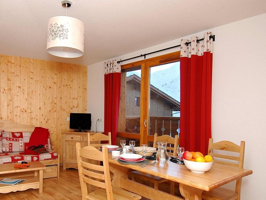 Camping Pas Cher vous présente avec son site Officiel campingpascher.fr, la Résidence Odalys Référence Le Grand Panorama 1 classé 3 étoiles, située sur la commune de Valmeinier dans le département Savoie (Rhône Alpes) en France. La résidence Odalys Référence Le Grand Panorama 1, vous présente un hébergement de type appartement de 45 m² pour 8 personnes et télévision. La résidence Odalys Référence Le Grand Panorama 1 vous propose du sam. 03 avril au sam. 10 avril 2027 pour 7 nuits à 779€. Cette location propose 5 dates différentes pour réserver votre séjour. Découvrez également les 10 autres gammes d'hébergements de la résidence. Les Avis clients pour la Résidence Odalys Référence Le Grand Panorama 1 sont excellents avec une note moyenne de 8 sur 10. Piscine chauffée, Piscine extérieure, Centre équestre, Court de tennis, Golf, Piscine,... En savoir plus : cliquez-ICI.
