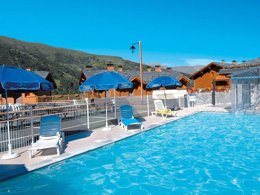 Camping Pas Cher vous présente avec son site Officiel campingpascher.fr, la Résidence Odalys Référence Le Grand Panorama 1 classé 3 étoiles, située sur la commune de Valmeinier dans le département Savoie (Rhône Alpes) en France. La résidence Odalys Référence Le Grand Panorama 1, vous présente un hébergement de type chalet de 45 m² pour 6 personnes et télévision. La résidence Odalys Référence Le Grand Panorama 1 vous propose du sam. 04 juillet au sam. 11 juillet 2026, en promotion à -19% pour 7 nuits à 647,20 € au lieu de 809,0 € soit une Économie de 161,80 €. Cette location propose 12 dates différentes pour réserver votre séjour. Découvrez également les 10 autres gammes d'hébergements de la résidence. Les Avis clients pour la Résidence Odalys Référence Le Grand Panorama 1 sont excellents avec une note moyenne de 8 sur 10. Piscine chauffée, Piscine extérieure, Centre équestre, Court de tennis, Golf, Piscine,... En savoir plus : cliquez-ICI.