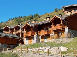 Camping Pas Cher vous présente avec son site Officiel campingpascher.fr, la Résidence Odalys Référence Le Grand Panorama 1 classé 3 étoiles, située sur la commune de Valmeinier dans le département Savoie (Rhône Alpes) en France. La résidence Odalys Référence Le Grand Panorama 1, vous présente un hébergement de type appartement de 25 m² pour 4 personnes et télévision. La résidence Odalys Référence Le Grand Panorama 1 vous propose du sam. 22 août au sam. 29 août 2026 pour 7 nuits à 439€. Cette location propose 10 dates différentes pour réserver votre séjour. Découvrez également les 10 autres gammes d'hébergements de la résidence. Les Avis clients pour la Résidence Odalys Référence Le Grand Panorama 1 sont excellents avec une note moyenne de 8 sur 10. Piscine chauffée, Piscine extérieure, Centre équestre, Court de tennis, Golf, Piscine,... En savoir plus : cliquez-ICI.