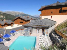 Camping Pas Cher vous présente avec son site Officiel campingpascher.fr, la Résidence Odalys Référence Le Grand Panorama 1 classé 3 étoiles, située sur la commune de Valmeinier dans le département Savoie (Rhône Alpes) en France. La résidence Odalys Référence Le Grand Panorama 1, vous présente un hébergement de type appartement de 45 m² pour 8 personnes et télévision. La résidence Odalys Référence Le Grand Panorama 1 vous propose du sam. 28 mars au sam. 04 avril 2026 pour 7 nuits à 609€. Cette location propose 7 dates différentes pour réserver votre séjour. Découvrez également les 10 autres gammes d'hébergements de la résidence. Les Avis clients pour la Résidence Odalys Référence Le Grand Panorama 1 sont excellents avec une note moyenne de 8 sur 10. Piscine chauffée, Piscine extérieure, Centre équestre, Court de tennis, Golf, Piscine,... En savoir plus : cliquez-ICI.