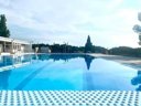 Camping Pas Cher vous présente avec son site Officiel campingpascher.fr, le Camping Sites Et Paysages - La Pinède classé 3 étoiles, situé sur la commune de Lezignan Corbieres dans le département Aude (Languedoc Roussillon) en France. Le camping Sites Et Paysages - La Pinède, vous présente un hébergement de type mobil-home de 35 m² avec climatisation et télévision. Le camping Sites Et Paysages - La Pinède vous propose du vendredi 21 août au vendredi 28 août 2026, en promotion à -20% pour 7 nuits à 932 € au lieu de 1165,0 € soit une Économie de 233 €. Cette location propose 60 dates différentes pour réserver votre séjour. Découvrez également les 11 autres gammes d'hébergements du camping. Les Avis clients pour le Camping Sites Et Paysages - La Pinède sont excellents avec une note moyenne de 8 sur 10. LacMerRivière, Piscine chauffée, Piscine extérieure, Animation enfants, Animations familiales, Aire de jeux enfants, Baby-foot, Canoë-kayak, Centre équestre, Court de padel en extérieur, Court de tennis, Cyclisme, Location de bateaux, Ping-pong, Planche à voile, Pétanque, Randonnée, Skatepark, kiteSurf, Dépôt de pain, Restaurant, Supermarché, Épicerie,... En savoir plus : cliquez-ICI.