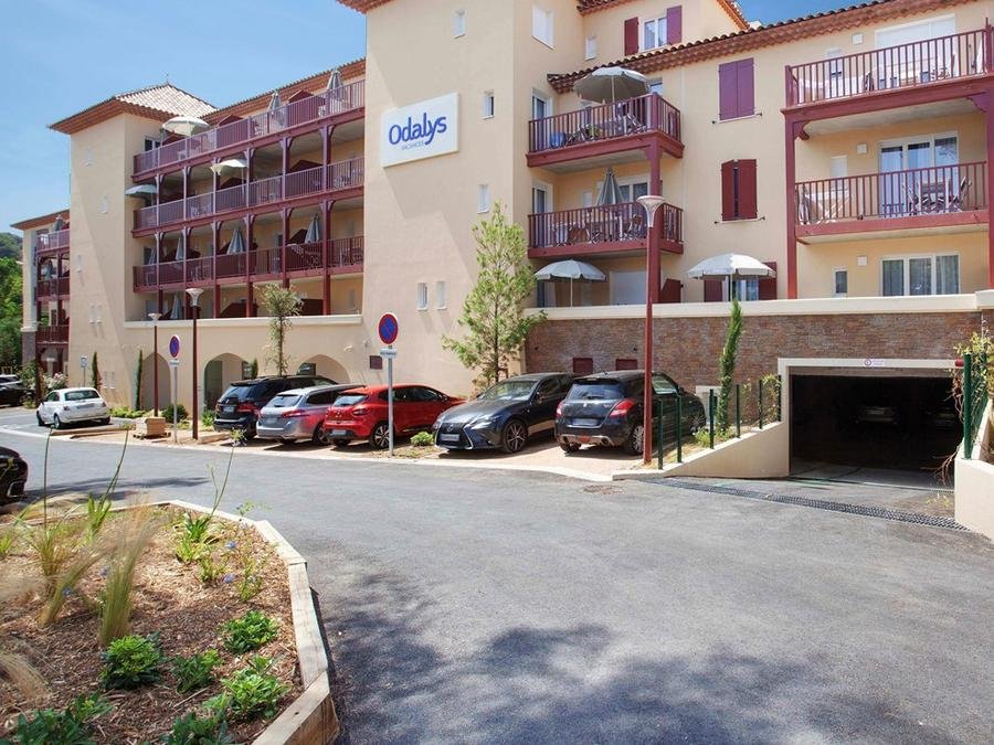 Camping Pas Cher vous présente avec son site Officiel campingpascher.fr, la Résidence Et Spa OdalysLes Canissons, située sur la commune de Cavalaire Sur Mer dans le département Var (Provence Alpes Côte D'azur) en France. La résidence Et Spa Odalys Les Canissons, vous présente un hébergement de type appartement de 40 m² pour 6 personnes et télévision. La résidence Et Spa Odalys Les Canissons vous proposeun séjour PAS CHER avec une REMISEdu sam. 06 juin au sam. 13 juin 2026 avec une PROMO de DERNIÈRE MINUTE, en promotion à -30% pour 7 nuits à 804,30 € au lieu de 1149,0 € soit une Économie de 344,70 €. Cette location propose 39 dates différentes pour réserver votre séjour. Découvrez également les 4 autres gammes d'hébergements de la résidence. Les Avis clients pour la Résidence Et Spa OdalysLes Canissons sont excellents avec une note moyenne de 8 sur 10. Mer, Piscine chauffée, Piscine extérieure, Paddle, Plongée, Pétanque, Randonnée, Voile,... En savoir plus : cliquez-ICI.