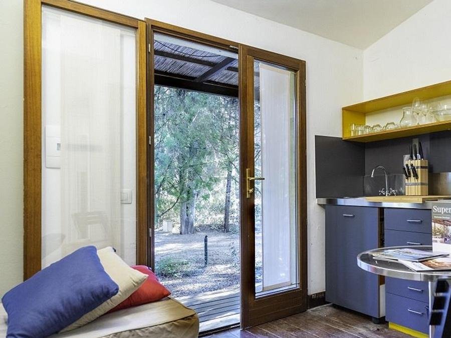 Camping Pas Cher vous présente avec son site Officiel campingpascher.fr, le Camping Village Rocchette classé 3 étoiles, situé sur la commune de Castiglione Della Pescaia dans le département Grosseto (Toscane) en Italie. Le camping Village Rocchette, vous présente un hébergement de type bungalow de 21 m² avec climatisation et télévision. Le camping Village Rocchette vous propose du sam. 03 octobre au sam. 10 octobre 2026 pour 7 nuits à 403.2€. Cette location propose 40 dates différentes pour réserver votre séjour. Découvrez également les 4 autres gammes d'hébergements du camping. Piscine extérieure, Animations familiales, Club enfants, Aire de jeux enfants, Canoë-kayak, Paddle, Parcours sportif, Ping-pong, Pédalo, Terrain de beach-volley, Terrain de football, Bar, Dépôt de pain, Pizzeria, Restaurant, Épicerie,... En savoir plus : cliquez-ICI.