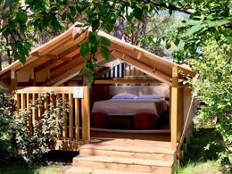 Camping Pas Cher vous présente avec son site Officiel campingpascher.fr, le Camping Village Rocchette classé 3 étoiles, situé sur la commune de Castiglione Della Pescaia dans le département Grosseto (Toscane) en Italie. Le camping Village Rocchette, vous présente un hébergement de type tente en toile et bois de 14 m². Le camping Village Rocchette vous propose du lundi 06 avril au lundi 13 avril 2026 pour 7 nuits à 235.2€. Cette location propose 159 dates différentes pour réserver votre séjour. Découvrez également les 4 autres gammes d'hébergements du camping. Piscine extérieure, Animations familiales, Club enfants, Aire de jeux enfants, Canoë-kayak, Paddle, Parcours sportif, Ping-pong, Pédalo, Terrain de beach-volley, Terrain de football, Bar, Dépôt de pain, Pizzeria, Restaurant, Épicerie,... En savoir plus : cliquez-ICI.