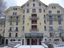 Camping Pas Cher vous présente avec son site Officiel campingpascher.fr, le Camping Appart'Hôtel Le Splendid D'Allevard classé 3 étoiles, situé sur la commune de Allevard dans le département Isère (Rhône Alpes) en France. Le camping Appart'Hôtel Le Splendid D'Allevard, vous présente un hébergement de type studio de 18 m² et télévision. Le camping Appart'Hôtel Le Splendid D'Allevard vous propose du sam. 03 octobre au sam. 10 octobre 2026 pour 7 nuits à 301€. Cette location propose 207 dates différentes pour réserver votre séjour. Découvrez également les 5 autres gammes d'hébergements du camping. Les Avis clients pour le Camping Appart'Hôtel Le Splendid D'Allevard sont excellents avec une note moyenne de 9 sur 10. Centre équestre, Court de tennis, Cyclisme, Randonnée,... En savoir plus : cliquez-ICI.
