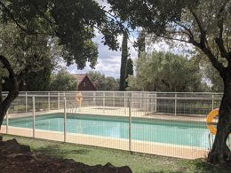 Camping Pas Cher vous présente avec son site Officiel campingpascher.fr, le Camping CAMPING ALQUEZAR, situé sur la commune de Alquezar dans le département Huesca (Aragon) en Espagne. Le camping CAMPING ALQUEZAR vous propose un hébergement de type bungalow de 10 m² avec climatisation (télévision). L'établissement vous propose 3 autres types d'hébergements. Découvrez tous nos séjours à petits prix dans la commune et aux alentours de Alquezar du département : Huesca (Aragon). Piscine extérieure, Aire de jeux enfants, Ping-pong, Pétanque, Salle de fitness, Trampoline, Bar, Dépôt de pain, Station-service, Supermarché,... En savoir plus : cliquez-ICI.