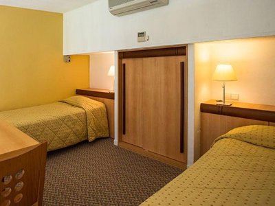 Cliquez pour découvrir toutes les photos de l'HÉBERGEMENT ! appartement - Le Méditerranée photo 2