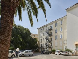 Camping Pas Cher vous présente avec son site Officiel campingpascher.fr, la Résidence Le Méditerranée classé 3 étoiles, située sur la commune de Saint Raphaël dans le département Var (Provence Alpes Côte D'azur) en France. La résidence Le Méditerranée, vous présente un hébergement de type studio de 35 m² pour 4 personnes avec climatisation et télévision. La résidence Le Méditerranée vous propose du vendredi 06 novembre au vendredi 13 novembre 2026, en promotion à -28% pour 7 nuits à 630 € au lieu de 875,0 € soit une Économie de 245 €. Cette location propose 38 dates différentes pour réserver votre séjour. Découvrez également les 8 autres gammes d'hébergements de la résidence. Les Avis clients pour la Résidence Le Méditerranée sont excellents avec une note moyenne de 9 sur 10. Mer, Piscine chauffée, Piscine couverte, Cyclisme, Escalade, Golf, Ping-pong, Piscine, Plongée, Pétanque, Surf, Supermarché,... En savoir plus : cliquez-ICI.