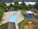 Camping Pas Cher vous présente avec son site Officiel campingpascher.fr, le Village vacances VVF Villages - Les Bords Du Lac - Eguzon-Chantôme classé 3 étoiles, situé sur la commune de Eguzon Chantome dans le département Indre (Centre Val De Loire) en France. Le village vacances VVF Villages - Les Bords Du Lac - Eguzon-Chantôme, vous présente un hébergement de type maison de campagne de 33 m² pour 4 personnes et télévision. Le village vacances VVF Villages - Les Bords Du Lac - Eguzon-Chantôme vous propose du sam. 20 juin au sam. 27 juin 2026 pour 7 nuits à 420€. Cette location propose 72 dates différentes pour réserver votre séjour. Découvrez également les 4 autres gammes d'hébergements du village vacances. Les Avis clients pour le Village vacances VVF Villages - Les Bords Du Lac - Eguzon-Chantôme sont de 7 sur 10. LacRivièreÉtang, Piscine chauffée, Piscine extérieure, Animations familiales, Club ados, Club enfants, Aire de jeux enfants, Baby-foot, Canoë-kayak, Centre équestre, Cyclisme, Ping-pong, Planche à voile, Randonnée, Salle de jeux vidéo, Ski nautique, Terrain de volley-ball, Voile, Boulangerie, Bureau de tabac, Station-service, Supermarché,... En savoir plus : cliquez-ICI.