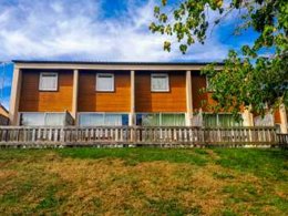 Camping Pas Cher vous présente avec son site Officiel campingpascher.fr, le Village vacances VVF Villages - Les Bords Du Lac - Eguzon-Chantôme classé 3 étoiles, situé sur la commune de Eguzon Chantome dans le département Indre (Centre Val De Loire) en France. Le village vacances VVF Villages - Les Bords Du Lac - Eguzon-Chantôme, vous présente un hébergement de type maison de campagne de 43 m² pour 2 personnes et télévision. Le village vacances VVF Villages - Les Bords Du Lac - Eguzon-Chantôme vous propose du sam. 20 juin au sam. 27 juin 2026, en promotion à -15% pour 7 nuits à 452,20 € au lieu de 532,0 € soit une Économie de 79,80 €. Cette location propose 73 dates différentes pour réserver votre séjour. Découvrez également les 4 autres gammes d'hébergements du village vacances. Les Avis clients pour le Village vacances VVF Villages - Les Bords Du Lac - Eguzon-Chantôme sont de 7 sur 10. LacRivièreÉtang, Piscine chauffée, Piscine extérieure, Animations familiales, Club ados, Club enfants, Aire de jeux enfants, Baby-foot, Canoë-kayak, Centre équestre, Cyclisme, Ping-pong, Planche à voile, Randonnée, Salle de jeux vidéo, Ski nautique, Terrain de volley-ball, Voile, Boulangerie, Bureau de tabac, Station-service, Supermarché,... En savoir plus : cliquez-ICI.