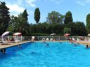 Camping Pas Cher vous présente avec son site Officiel campingpascher.fr, le Village vacances VVF Villages - Le Parc Des Salines - Sigean classé 3 étoiles, situé sur la commune de Sigean dans le département Aude (Languedoc Roussillon) en France. Le village vacances VVF Villages - Le Parc Des Salines - Sigean, vous présente un hébergement de type maison de campagne. Le village vacances VVF Villages - Le Parc Des Salines - Sigean vous propose du vendredi 05 juin au vendredi 12 juin 2026 avec un DÉPART DEMAIN pour 7 nuits à 462€. Cette location propose 70 dates différentes pour réserver votre séjour. Découvrez également les 1 autres gammes d'hébergements du village vacances. Les Avis clients pour le Village vacances VVF Villages - Le Parc Des Salines - Sigean sont excellents avec une note moyenne de 8 sur 10. Piscine chauffée, Piscine extérieure, Animations familiales, Club ados, Club enfants, Baby-foot, Canoë-kayak, Court de tennis, Cyclisme, Ping-pong, Planche à voile, Pétanque, Randonnée, Structure gonflable enfants, Terrain de volley-ball, Voile, kiteSurf, Bar, Snack/Bar, Station-service,... En savoir plus : cliquez-ICI.