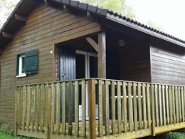Camping Pas Cher vous présente avec son site Officiel campingpascher.fr, le Village vacances VVF Villages - Les Portes Des Monts D'Ardèche - Tence classé 3 étoiles, situé sur la commune de Tence dans le département Haute-loire (Auvergne) en France. Le village vacances VVF Villages - Les Portes Des Monts D'Ardèche - Tence, vous présente un hébergement de type maison de campagne de 30 m² pour 4 personnes. Le village vacances VVF Villages - Les Portes Des Monts D'Ardèche - Tence vous propose du sam. 13 juin au sam. 20 juin 2026, en promotion à -15% pour 7 nuits à 422,45 € au lieu de 497,0 € soit une Économie de 74,55 €. Cette location propose 41 dates différentes pour réserver votre séjour. Découvrez également les 3 autres gammes d'hébergements du village vacances. Les Avis clients pour le Village vacances VVF Villages - Les Portes Des Monts D'Ardèche - Tence sont de 6 sur 10. LacRivière, Piscine chauffée, Piscine extérieure, Animations familiales, Club ados, Club enfants, Aire de jeux enfants, Baby-foot, Canoë-kayak, Cyclisme, Ping-pong, Planche à voile, Pétanque, Randonnée, Structure gonflable enfants, Terrain de badminton, Terrain de football, Terrain de volley-ball, Terrain multisports, Voile, Bar, Plats à emporter, Snack/Bar,... En savoir plus : cliquez-ICI.