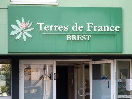 Camping Pas Cher vous présente avec son site Officiel campingpascher.fr, le Camping Appart'Hôtel Brest classé 2 étoiles, situé sur la commune de Brest dans le département Finistère (Bretagne) en France. Le camping Appart'Hôtel Brest, vous présente un hébergement de type studio de 18 m² et télévision. Le camping Appart'Hôtel Brest vous propose du dimanche 01 novembre au dimanche 08 novembre 2026 pour 7 nuits à 308€. Cette location propose 204 dates différentes pour réserver votre séjour. Découvrez également les 5 autres gammes d'hébergements du camping. Les Avis clients pour le Camping Appart'Hôtel Brest sont excellents avec une note moyenne de 10 sur 10. Mer, Randonnée, Surf, Voile,... En savoir plus : cliquez-ICI.