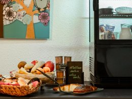 Camping Pas Cher vous présente avec son site Officiel campingpascher.fr, le Camping Appart'Hôtel Brest classé 2 étoiles, situé sur la commune de Brest dans le département Finistère (Bretagne) en France. Le camping Appart'Hôtel Brest, vous présente un hébergement de type studio et télévision. Le camping Appart'Hôtel Brest vous propose du jeudi 25 décembre au jeudi 01 janvier 2026 avec un DÉPART DEMAIN pour 7 nuits à 343€. Cette location propose 364 dates différentes pour réserver votre séjour. Découvrez également les 5 autres gammes d'hébergements du camping. Les Avis clients pour le Camping Appart'Hôtel Brest sont excellents avec une note moyenne de 10 sur 10. Mer, Randonnée, Surf, Voile,... En savoir plus : cliquez-ICI.