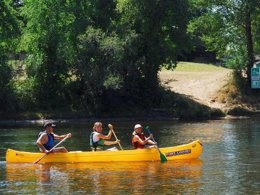 Camping Pas Cher vous présente avec son site Officiel campingpascher.fr, le Village vacances VVF Villages - Les Rives De Dordogne - Martel classé 3 étoiles, situé sur la commune de Martel dans le département Lot (Midi Pyrénées) en France. Le village vacances VVF Villages - Les Rives De Dordogne - Martel, vous présente un hébergement de type bungalow toilé. Le village vacances VVF Villages - Les Rives De Dordogne - Martel vous propose du sam. 30 mai au sam. 06 juin 2026, en promotion à -14% pour 7 nuits à 351,05 € au lieu de 413,0 € soit une Économie de 61,95 €. Cette location propose 107 dates différentes pour réserver votre séjour. Découvrez également les 1 autres gammes d'hébergements du village vacances. Les Avis clients pour le Village vacances VVF Villages - Les Rives De Dordogne - Martel sont excellents avec une note moyenne de 8 sur 10. Rivière, Piscine extérieure, Animations familiales, Club ados, Club enfants, Aire de jeux enfants, Baby-foot, Canoë-kayak, Centre équestre, Court de tennis, Paddle, Ping-pong, Pétanque, Randonnée, Structure gonflable enfants, Terrain de volley-ball, Terrain multisports, Boulangerie, Bureau de tabac, Supermarché, Épicerie,... En savoir plus : cliquez-ICI.