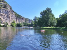 Camping Pas Cher vous présente avec son site Officiel campingpascher.fr, le Village vacances VVF Villages - Les Rives De Dordogne - Martel classé 3 étoiles, situé sur la commune de Martel dans le département Lot (Midi Pyrénées) en France. Le village vacances VVF Villages - Les Rives De Dordogne - Martel, vous présente un hébergement de type maison de campagne de 30 m² pour 4 personnes et télévision. Le village vacances VVF Villages - Les Rives De Dordogne - Martel vous propose du sam. 16 mai au sam. 23 mai 2026, en promotion à -15% pour 7 nuits à 362,95 € au lieu de 427,0 € soit une Économie de 64,05 €. Cette location propose 145 dates différentes pour réserver votre séjour. Découvrez également les 4 autres gammes d'hébergements du village vacances. Les Avis clients pour le Village vacances VVF Villages - Les Rives De Dordogne - Martel sont excellents avec une note moyenne de 8 sur 10. Rivière, Piscine extérieure, Animations familiales, Club ados, Club enfants, Aire de jeux enfants, Baby-foot, Canoë-kayak, Centre équestre, Court de tennis, Paddle, Ping-pong, Pétanque, Randonnée, Structure gonflable enfants, Terrain de volley-ball, Terrain multisports, Boulangerie, Bureau de tabac, Supermarché, Épicerie,... En savoir plus : cliquez-ICI.