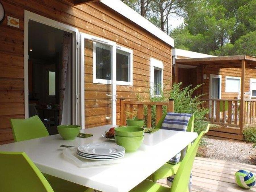 Camping Pas Cher vous présente avec son site Officiel campingpascher.fr, le Village vacances VVF Villages - Le Clos Des Cigales - Montagnac classé 3 étoiles, situé sur la commune de Montagnac dans le département Hérault (Languedoc Roussillon) en France. Le village vacances VVF Villages - Le Clos Des Cigales - Montagnac vous propose un hébergement de type chalet de 27 m² avec climatisation (télévision). Cet hébergement propose plus de 70 dates différentes pour réserver ! Pour dévouvrir la période la moins chère, consultez la rubrique 'Tarifs' et sélectionnez votre mois de départ. L'établissement vous propose 3 autres types d'hébergements. Découvrez tous nos séjours à petits prix dans la commune et aux alentours de Montagnac du département : Hérault (Languedoc Roussillon). Piscine chauffée, Piscine extérieure, Animation ados, Animations familiales, Club enfants, Aire de jeux enfants, Canoë-kayak, Cyclisme, Paddle, Ping-pong, Planche à voile, Pétanque, Randonnée, Structure gonflable enfants, Terrain de beach-volley, Bar, Boulangerie, Bureau de tabac, Plats à emporter, Restaurant, Station-service, Supermarché, Épicerie,... En savoir plus : cliquez-ICI.