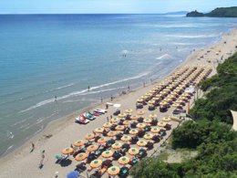 Camping Pas Cher vous présente avec son site Officiel campingpascher.fr, le Camping Village Santapomata, situé sur la commune de Castiglione Della Pescaia dans le département Grosseto (Toscane) en Italie. Le camping Village Santapomata vous propose un hébergement de type mobil-home de 30 m² pour 1 personne avec climatisation (télévision). L'établissement vous propose 3 autres types d'hébergements. Découvrez tous nos séjours à petits prix dans la commune et aux alentours de Castiglione Della Pescaia du département : Grosseto (Toscane). Mer, Canoë-kayak, Golf, Paddle, Planche à voile, Pédalo, Bar, Boulangerie, Bureau de tabac, Plats à emporter, Épicerie,... En savoir plus : cliquez-ICI.