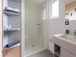 Camping Pas Cher vous présente avec son site Officiel campingpascher.fr, le Camping Domaine De Miremer classé 4 étoiles, situé sur la commune de La Garde Freinet dans le département Var (Provence Alpes Côte D'azur) en France. Le camping Domaine De Miremer vous propose un hébergement de type mobil-home de 36 m² avec climatisation (télévision). L'établissement vous propose 12 autres types d'hébergements. Découvrez tous nos séjours à petits prix dans la commune et aux alentours de La Garde Freinet du département : Var (Provence Alpes Côte D'azur). Les Avis clients pour le Camping Domaine De Miremer sont excellents avec une note moyenne de 8 sur 10. Parc aquatique, Piscine chauffée, Piscine extérieure, Animation ados, Animations familiales, Club ados, Club enfants, Aire de jeux enfants, Centre équestre, Court de padel en extérieur, Cyclisme, Golf, Ping-pong, Pétanque, Randonnée, Salle de fitness, Bar, Dépôt de pain, Restaurant, Station-service, Supermarché, Épicerie,... En savoir plus : cliquez-ICI.