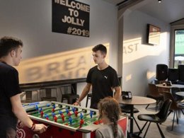 Camping Pas Cher vous présente avec son site Officiel campingpascher.fr, le Camping Hu Venezia In Town, situé sur la commune de Marghera dans le département Venise (Vénétie) en Italie. Le camping Hu Venezia In Town, vous présente un hébergement de type mobil-home de 32 m² pour 5 personnes avec climatisation. Le camping Hu Venezia In Town vous propose du mercredi 07 janvier au mercredi 14 janvier 2026 pour 7 nuits à 518.65€. Cette location propose 229 dates différentes pour réserver votre séjour. Découvrez également les 7 autres gammes d'hébergements du camping. Les Avis clients pour le Camping Hu Venezia In Town sont de 7 sur 10. Lagon, Piscine extérieure, Baby-foot, Piscine, Bar, Restaurant, Supermarché, Épicerie,... En savoir plus : cliquez-ICI.