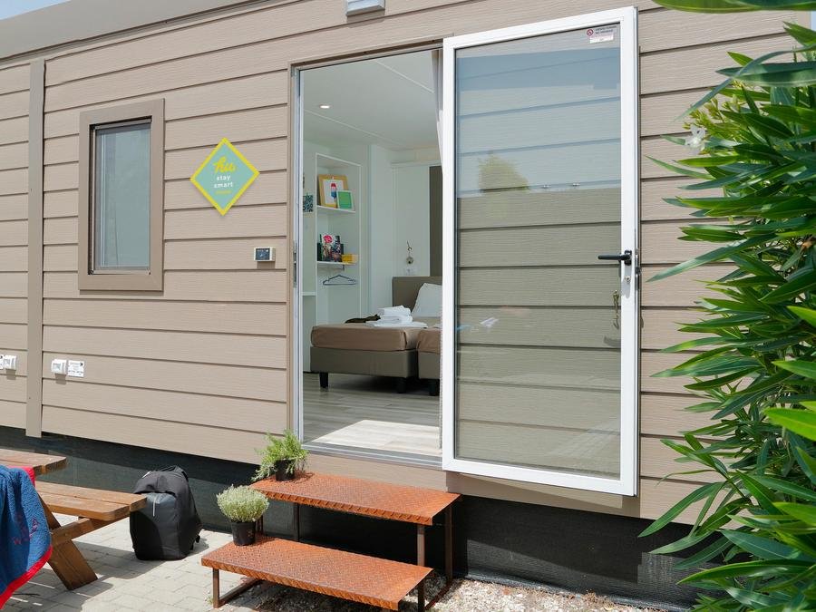 Camping Pas Cher vous présente avec son site Officiel campingpascher.fr, le Camping Hu Roma In Town, situé sur la commune de Rome dans le département Rome (Latium) en Italie. Le camping Hu Roma In Town, vous présente un hébergement de type bungalow de 18 m² avec climatisation. Le camping Hu Roma In Town vous propose du vendredi 13 novembre au vendredi 20 novembre 2026 pour 7 nuits à 393.6€. Cette location propose 205 dates différentes pour réserver votre séjour. Découvrez également les 6 autres gammes d'hébergements du camping. Les Avis clients pour le Camping Hu Roma In Town sont excellents avec une note moyenne de 9 sur 10. Mer, Piscine extérieure, Aire de jeux enfants, Ping-pong, Piscine, Terrain de basketball, Terrain de football, Bar, Dépôt de pain, Restaurant, Supermarché, Épicerie,... En savoir plus : cliquez-ICI.