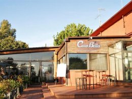 Camping Pas Cher vous présente avec son site Officiel campingpascher.fr, le Camping Hu Roma In Town, situé sur la commune de Rome dans le département Rome (Latium) en Italie. Le camping Hu Roma In Town, vous présente un hébergement de type bungalow de 22 m² pour 3 personnes avec climatisation et télévision. Le camping Hu Roma In Town vous propose du mercredi 07 janvier au mercredi 14 janvier 2026 pour 7 nuits à 381.8€. Cette location propose 268 dates différentes pour réserver votre séjour. Découvrez également les 6 autres gammes d'hébergements du camping. Les Avis clients pour le Camping Hu Roma In Town sont excellents avec une note moyenne de 9 sur 10. Mer, Piscine extérieure, Aire de jeux enfants, Ping-pong, Piscine, Terrain de basketball, Terrain de football, Bar, Dépôt de pain, Restaurant, Supermarché, Épicerie,... En savoir plus : cliquez-ICI.