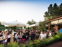 Camping Pas Cher vous présente avec son site Officiel campingpascher.fr, le Camping Hu Roma In Town, situé sur la commune de Rome dans le département Rome (Latium) en Italie. Le camping Hu Roma In Town, vous présente un hébergement de type bungalow de 18 m² avec climatisation. Le camping Hu Roma In Town vous propose du mercredi 07 janvier au mercredi 14 janvier 2026 pour 7 nuits à 325.45€. Cette location propose 264 dates différentes pour réserver votre séjour. Découvrez également les 6 autres gammes d'hébergements du camping. Les Avis clients pour le Camping Hu Roma In Town sont excellents avec une note moyenne de 9 sur 10. Mer, Piscine extérieure, Aire de jeux enfants, Ping-pong, Piscine, Terrain de basketball, Terrain de football, Bar, Dépôt de pain, Restaurant, Supermarché, Épicerie,... En savoir plus : cliquez-ICI.