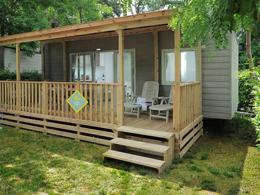 Camping Pas Cher vous présente avec son site Officiel campingpascher.fr, le Village vacances Hu I Pini Village classé 4 étoiles, situé sur la commune de Fiano Romano dans le département Rome (Latium) en Italie. Le village vacances Hu I Pini Village, vous présente un hébergement de type mobil-home pour 1 personne avec climatisation. Le village vacances Hu I Pini Village vous propose du dimanche 20 septembre au dimanche 27 septembre 2026 pour 7 nuits à 423.2€. Cette location propose 108 dates différentes pour réserver votre séjour. Découvrez également les 8 autres gammes d'hébergements du village vacances. Lagon, Piscine extérieure, Animations familiales, Club enfants, Aire de jeux enfants, Court de tennis, Cyclisme, Ping-pong, Terrain de beach-volley, Terrain de football, Terrain de volley-ball, Terrain multisports, Bar, Plats à emporter, Restaurant, Snack/Bar, Supermarché, Épicerie,... En savoir plus : cliquez-ICI.