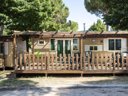 Camping Pas Cher vous présente avec son site Officiel campingpascher.fr, le Village vacances Hu I Pini Village classé 4 étoiles, situé sur la commune de Fiano Romano dans le département Rome (Latium) en Italie. Le village vacances Hu I Pini Village, vous présente un hébergement de type mobil-home de 24 m² pour 2 personnes avec climatisation. Le village vacances Hu I Pini Village vous propose du dimanche 03 mai au dimanche 10 mai 2026 pour 7 nuits à 354.2€. Cette location propose 151 dates différentes pour réserver votre séjour. Découvrez également les 8 autres gammes d'hébergements du village vacances. Lagon, Piscine extérieure, Animations familiales, Club enfants, Aire de jeux enfants, Court de tennis, Cyclisme, Ping-pong, Terrain de beach-volley, Terrain de football, Terrain de volley-ball, Terrain multisports, Bar, Plats à emporter, Restaurant, Snack/Bar, Supermarché, Épicerie,... En savoir plus : cliquez-ICI.