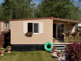 Camping Pas Cher vous présente avec son site Officiel campingpascher.fr, le Village vacances Hu I Pini Village classé 4 étoiles, situé sur la commune de Fiano Romano dans le département Rome (Latium) en Italie. Le village vacances Hu I Pini Village, vous présente un hébergement de type mobil-home pour 1 personne. Le village vacances Hu I Pini Village vous propose du dimanche 03 mai au dimanche 10 mai 2026 pour 7 nuits à 378.35€. Cette location propose 151 dates différentes pour réserver votre séjour. Découvrez également les 8 autres gammes d'hébergements du village vacances. Lagon, Piscine extérieure, Animations familiales, Club enfants, Aire de jeux enfants, Court de tennis, Cyclisme, Ping-pong, Terrain de beach-volley, Terrain de football, Terrain de volley-ball, Terrain multisports, Bar, Plats à emporter, Restaurant, Snack/Bar, Supermarché, Épicerie,... En savoir plus : cliquez-ICI.