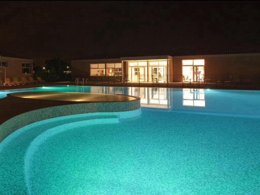 Camping Pas Cher vous présente avec son site Officiel campingpascher.fr, la Résidence Les Demeures Du Ventoux - Vacancéole classé 3 étoiles, située sur la commune de Aubignan dans le département Vaucluse (Provence Alpes Côte D'azur) en France. La résidence Les Demeures Du Ventoux - Vacancéole, vous présente un hébergement de type maison de 50 m² et télévision. La résidence Les Demeures Du Ventoux - Vacancéole vous proposeun séjour PAS CHER avec une REMISEdu sam. 19 septembre au sam. 26 septembre 2026, en promotion à -33% pour 7 nuits à 374,40 € au lieu de 563,86 € soit une Économie de 189,46 €. Cette location propose 151 dates différentes pour réserver votre séjour. Découvrez également les 3 autres gammes d'hébergements de la résidence. Les Avis clients pour la Résidence Les Demeures Du Ventoux - Vacancéole sont de 7 sur 10. Piscine extérieure, Animations familiales, Aire de jeux enfants, Court de tennis, Pétanque, Randonnée, Salle de fitness, Terrain multisports,... En savoir plus : cliquez-ICI.