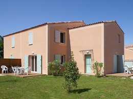 Camping Pas Cher vous présente avec son site Officiel campingpascher.fr, la Résidence Les Demeures Du Ventoux - Vacancéole classé 3 étoiles, située sur la commune de Aubignan dans le département Vaucluse (Provence Alpes Côte D'azur) en France. La résidence Les Demeures Du Ventoux - Vacancéole, vous présente un hébergement de type maison de 30 m² et télévision. La résidence Les Demeures Du Ventoux - Vacancéole vous proposeun séjour PAS CHER avec une REMISEdu sam. 19 septembre au sam. 26 septembre 2026, en promotion à -33% pour 7 nuits à 306,40 € au lieu de 461,45 € soit une Économie de 155,05 €. Cette location propose 151 dates différentes pour réserver votre séjour. Découvrez également les 3 autres gammes d'hébergements de la résidence. Les Avis clients pour la Résidence Les Demeures Du Ventoux - Vacancéole sont de 7 sur 10. Piscine extérieure, Animations familiales, Aire de jeux enfants, Court de tennis, Pétanque, Randonnée, Salle de fitness, Terrain multisports,... En savoir plus : cliquez-ICI.