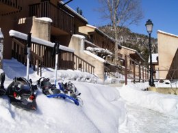 Camping Pas Cher vous présente avec son site Officiel campingpascher.fr, la Résidence Les Gorges Rouges - Vacancéole classé 2 étoiles, située sur la commune de Guillaumes dans le département Alpes-maritimes (Provence Alpes Côte D'azur) en France. La résidence Les Gorges Rouges - Vacancéole, vous présente un hébergement de type appartement de 51 m² et télévision. La résidence Les Gorges Rouges - Vacancéole vous propose du sam. 19 septembre au sam. 26 septembre 2026, en promotion à -29% pour 7 nuits à 203,14 € au lieu de 287,95 € soit une Économie de 84,81 €. Cette location propose 146 dates différentes pour réserver votre séjour. Découvrez également les 4 autres gammes d'hébergements de la résidence. Les Avis clients pour la Résidence Les Gorges Rouges - Vacancéole sont excellents avec une note moyenne de 8 sur 10. LacMer, Piscine extérieure, Cyclisme, Randonnée, Voile,... En savoir plus : cliquez-ICI.