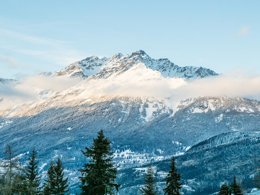 Camping Pas Cher vous présente avec son site Officiel campingpascher.fr, la Résidence Les Chalets De La Ramoure - Vacancéole classé 3 étoiles, située sur la commune de Valfréjus dans le département Savoie (Rhône Alpes) en France. La résidence Les Chalets De La Ramoure - Vacancéole, vous présente un hébergement de type studio de 23 m² pour 2 personnes et télévision. La résidence Les Chalets De La Ramoure - Vacancéole vous propose du sam. 22 août au sam. 29 août 2026, en promotion à -29% pour 7 nuits à 215,05 € au lieu de 304,82 € soit une Économie de 89,77 €. Cette location propose 74 dates différentes pour réserver votre séjour. Découvrez également les 3 autres gammes d'hébergements de la résidence. Les Avis clients pour la Résidence Les Chalets De La Ramoure - Vacancéole sont de 7 sur 10. Piscine chauffée, Piscine extérieure, Salle de fitness,... En savoir plus : cliquez-ICI.