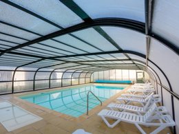 Camping Pas Cher vous présente avec son site Officiel campingpascher.fr, la Résidence Les Terrasses De Pentrez - Vacancéole classé 3 étoiles, située sur la commune de Saint Nic dans le département Finistère (Bretagne) en France. La résidence Les Terrasses De Pentrez - Vacancéole, vous présente un hébergement de type appartement de 32 m² et télévision. La résidence Les Terrasses De Pentrez - Vacancéole vous propose du mardi 06 octobre au mardi 13 octobre 2026, en promotion à -20% pour 7 nuits à 239,20 € au lieu de 299,0 € soit une Économie de 59,80 €. Cette location propose 97 dates différentes pour réserver votre séjour. Découvrez également les 6 autres gammes d'hébergements de la résidence. Les Avis clients pour la Résidence Les Terrasses De Pentrez - Vacancéole sont excellents avec une note moyenne de 8 sur 10. Piscine chauffée, Piscine couverte, Pétanque, Surf, kiteSurf, Créperie, Dépôt de pain,... En savoir plus : cliquez-ICI.