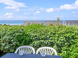 Camping Pas Cher vous présente avec son site Officiel campingpascher.fr, la Résidence Les Terrasses De Pentrez - Vacancéole classé 3 étoiles, située sur la commune de Saint Nic dans le département Finistère (Bretagne) en France. La résidence Les Terrasses De Pentrez - Vacancéole, vous présente un hébergement de type appartement de 32 m² pour 2 personnes et télévision. La résidence Les Terrasses De Pentrez - Vacancéole vous propose du sam. 03 octobre au sam. 10 octobre 2026, en promotion à -29% pour 7 nuits à 214,20 € au lieu de 303,61 € soit une Économie de 89,41 €. Cette location propose 152 dates différentes pour réserver votre séjour. Découvrez également les 6 autres gammes d'hébergements de la résidence. Les Avis clients pour la Résidence Les Terrasses De Pentrez - Vacancéole sont excellents avec une note moyenne de 8 sur 10. Piscine chauffée, Piscine couverte, Pétanque, Surf, kiteSurf, Créperie, Dépôt de pain,... En savoir plus : cliquez-ICI.