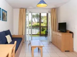 Camping Pas Cher vous présente avec son site Officiel campingpascher.fr, la Résidence L'Allée Des Dunes - Vacancéole classé 3 étoiles, située sur la commune de Ondres dans le département Landes (Aquitaine) en France. La résidence L'Allée Des Dunes - Vacancéole, vous présente un hébergement de type appartement de 30 m² et télévision. La résidence L'Allée Des Dunes - Vacancéole vous propose du mardi 30 juin au mardi 07 juillet 2026, en promotion à -29% pour 7 nuits à 773,49 € au lieu de 1096,39 € soit une Économie de 322,90 €. Cette location propose 10 dates différentes pour réserver votre séjour. Découvrez également les 7 autres gammes d'hébergements de la résidence. Les Avis clients pour la Résidence L'Allée Des Dunes - Vacancéole sont de 7 sur 10. LacMerÉtang, Bassin enfant, Piscine extérieure, Centre équestre, Court de tennis, Cyclisme, Golf, Ping-pong, Pétanque, Surf, Dépôt de pain,... En savoir plus : cliquez-ICI.