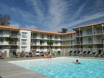 Cliquez pour découvrir toutes les photos de l'ÉTABLISSEMENT ! résidence Le Domaine Du Chateau - Vacancéole photo 5