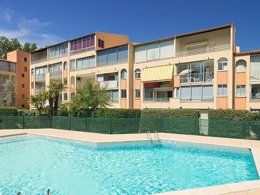 Camping Pas Cher vous présente avec son site Officiel campingpascher.fr, la Résidence La Baie Des Anges - Vacancéole, située sur la commune de Le Cap D'agde dans le département Hérault (Languedoc Roussillon) en France. La résidence La Baie Des Anges - Vacancéole, vous présente un hébergement de type appartement de 30 m² et télévision. La résidence La Baie Des Anges - Vacancéole vous propose du sam. 27 juin au sam. 04 juillet 2026, en promotion à -20% pour 7 nuits à 430,40 € au lieu de 538,0 € soit une Économie de 107,60 €. Cette location propose 32 dates différentes pour réserver votre séjour. Découvrez également les 2 autres gammes d'hébergements de la résidence. MerÉtang, Piscine extérieure, Jet-ski, Planche à voile, kiteSurf, Supermarché,... En savoir plus : cliquez-ICI.
